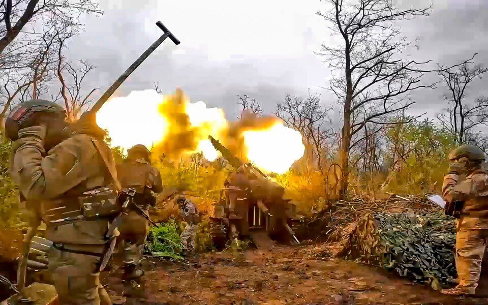 Pháo binh Nga khai hỏa nhằm vào vị trí quân đội Ukraine ở một khu vực không xác định.