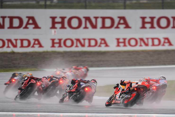 Cuộc đua MotoGP ảnh hưởng bởi mưa lớn