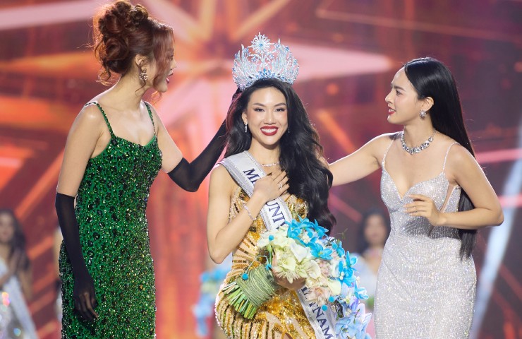 Đăng quang Miss Universe Vietnam 2023, Bùi Quỳnh Hoa khiến dư luận tranh cãi dữ dội. Nhiều khán giả cho rằng người đẹp được ban tổ chức “dọn đường” để chiến thắng.
