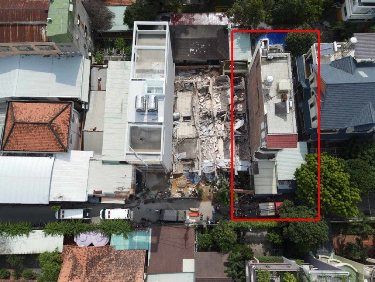 Vụ sập nhà 4 tầng ở Bình Thạnh: Nhà bên cạnh cũng đang nghiêng - 2