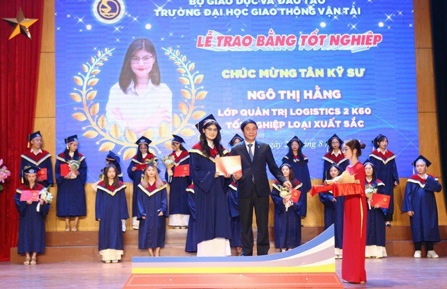Nữ Thủ khoa tốt nghiệp Xuất sắc trường Giao thông Vận tải được vinh danh tại Văn Miếu Quốc Tử Giám - 6