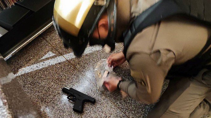 NÓNG: Xả súng trong trung tâm thương mại ở Bangkok, nhiều người thương vong - 2
