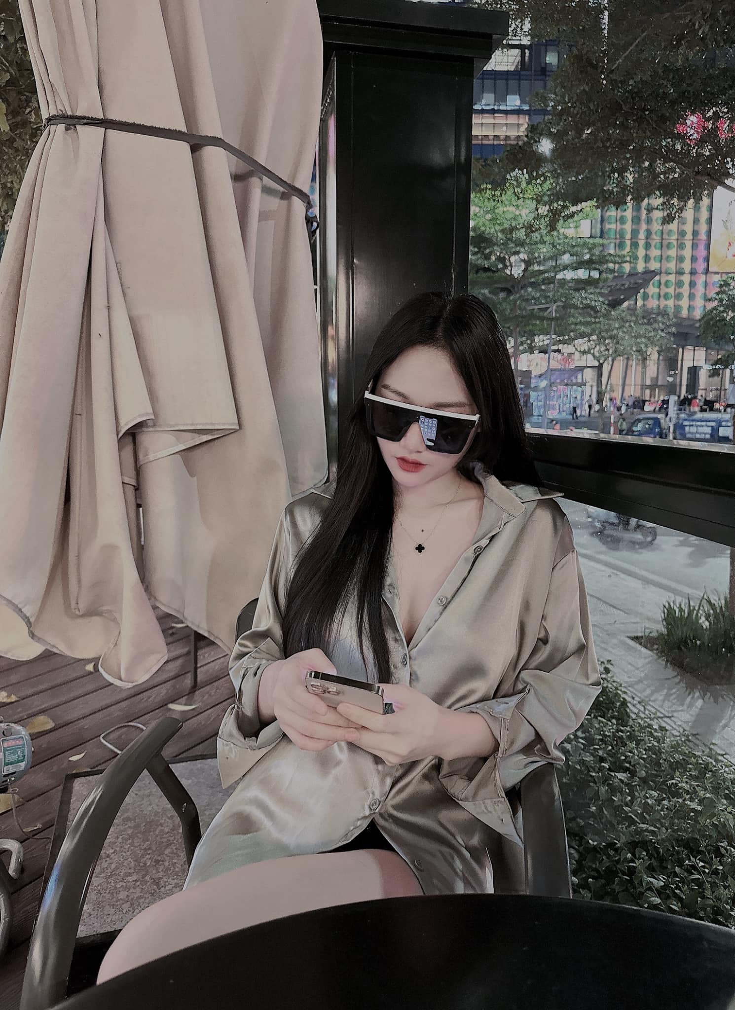 Hot girl Quảng Ninh chỉ cách tôn vòng 1 đẹp không phô với sơ mi 