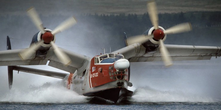 Beriev Be-12 là mẫu thủy phi cơ vừa bay trên trời, vừa có thể lướt đi trên mặt nước.