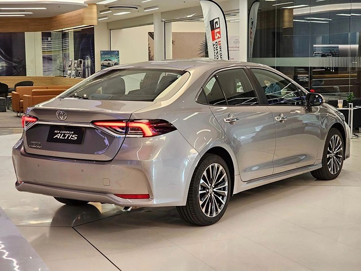 Đại lý hé lộ Toyota Corolla Altis 2024 sắp ra mắt Việt Nam, thêm trang bị, tăng giá bán - 2