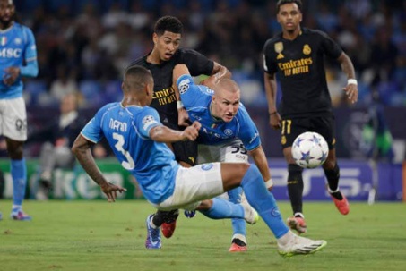 Video bóng đá Napoli - Real Madrid: Kinh điển rượt đuổi, "đại bác" định đoạt (Cúp C1)