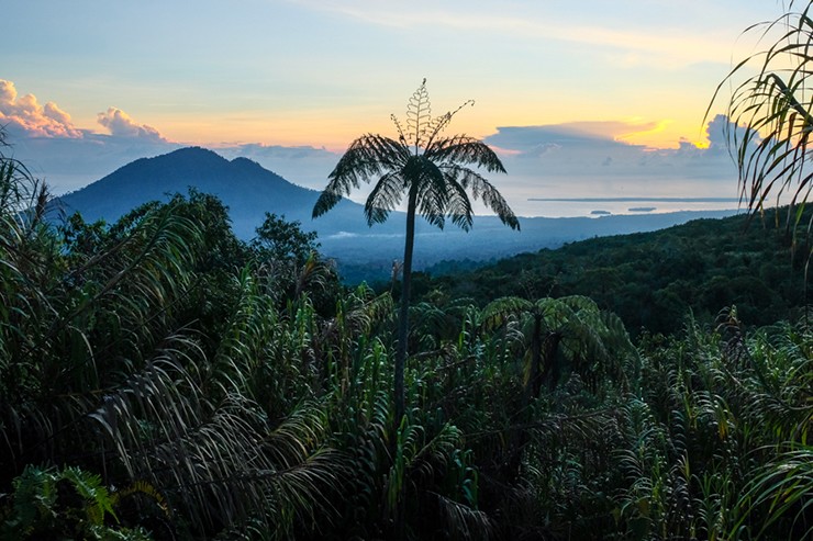 Núi lửa ở Indonesia có gì mà thu hút du khách ưa mạo hiểm kéo đến? - 2