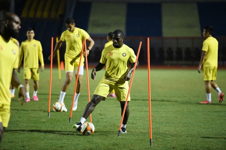 Trong số các tân binh có tiền đạo người Jamaica Rimario Gordon, Vua phá lưới V-League 2022. Rimario từng khoác áo Thanh Hóa giai đoạn 2018-19 và ghi 16 bàn thắng.