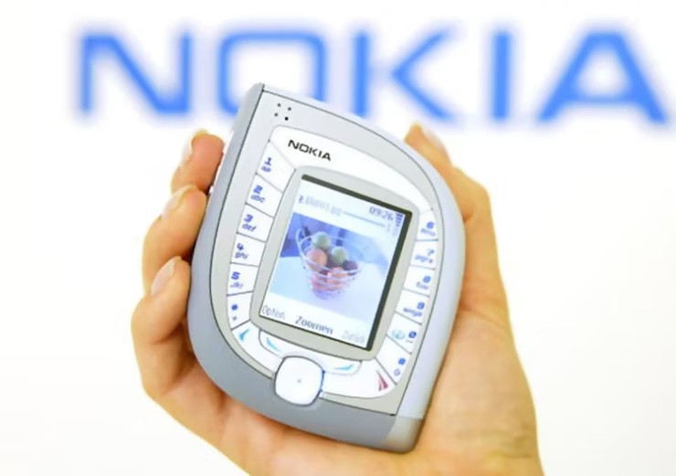 Nokia 7600 (2004)&nbsp;có kiểu dáng hình giọt nước, được thiết ké&nbsp;nhắm đến thị trường thời trang và có vỏ có thể hoán đổi cho nhau. Đây là một sản phẩm khác trong dòng điện thoại có hình dáng độc đáo của Nokia cho thấy công ty không ngại đổi mới và làm những điều khác biệt.
