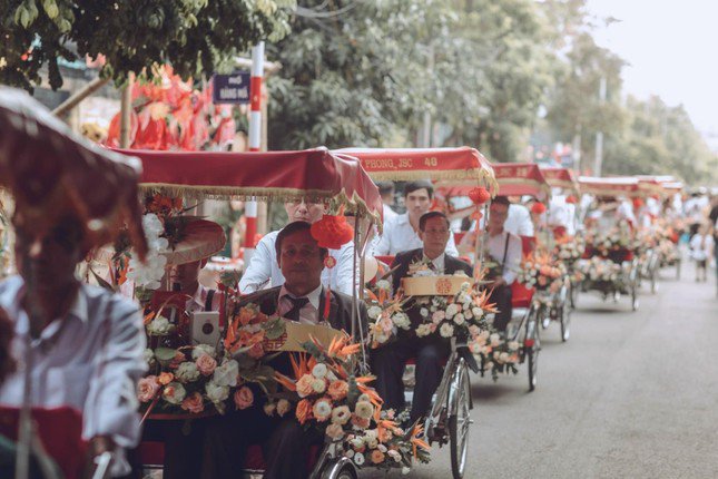 Đám hỏi 1,6 tỷ đồng của cô dâu Bắc Giang tái hiện phố cổ Hà Nội và văn hóa Kinh Bắc - 2