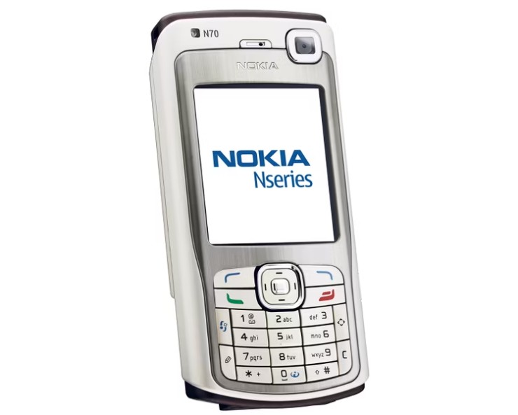 Nokia N70 (2005) là điện thoại di động 3G được công bố lnhư à một phần của dòng điện thoại đa phương tiện N-series hoàn toàn mới từ&nbsp;Nokia. Mặc dù có rất nhiều tính năng nhưng sản phẩm gây thất vọng về việc thiếu bàn phím&nbsp;QWERTY.
