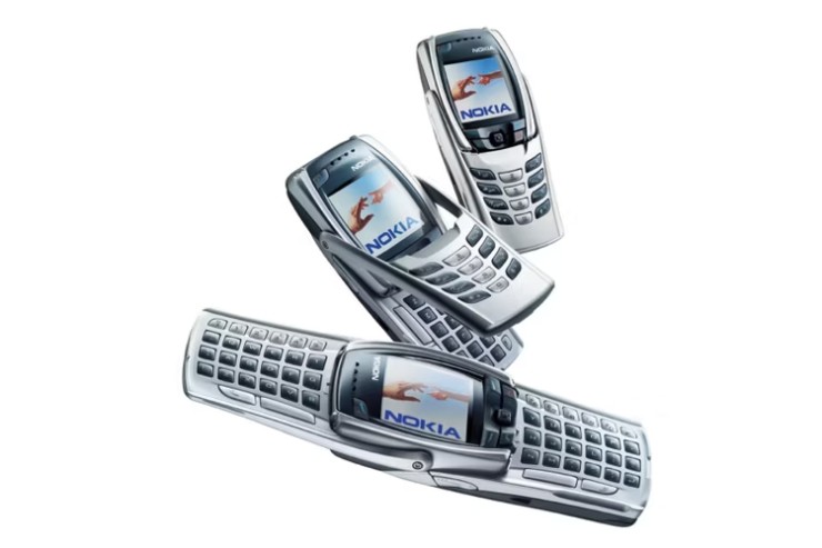 Nokia 6800 (2002)&nbsp;được tiếp thị như một chiếc điện thoại nhắn tin nhờ bàn phím QWERTY có thể gập lại khác thường.&nbsp;Chắc hẳn ai cũng có thể nghĩ thời điểm này Nokia đã bị ám ảnh bởi bàn phím vật lý.
