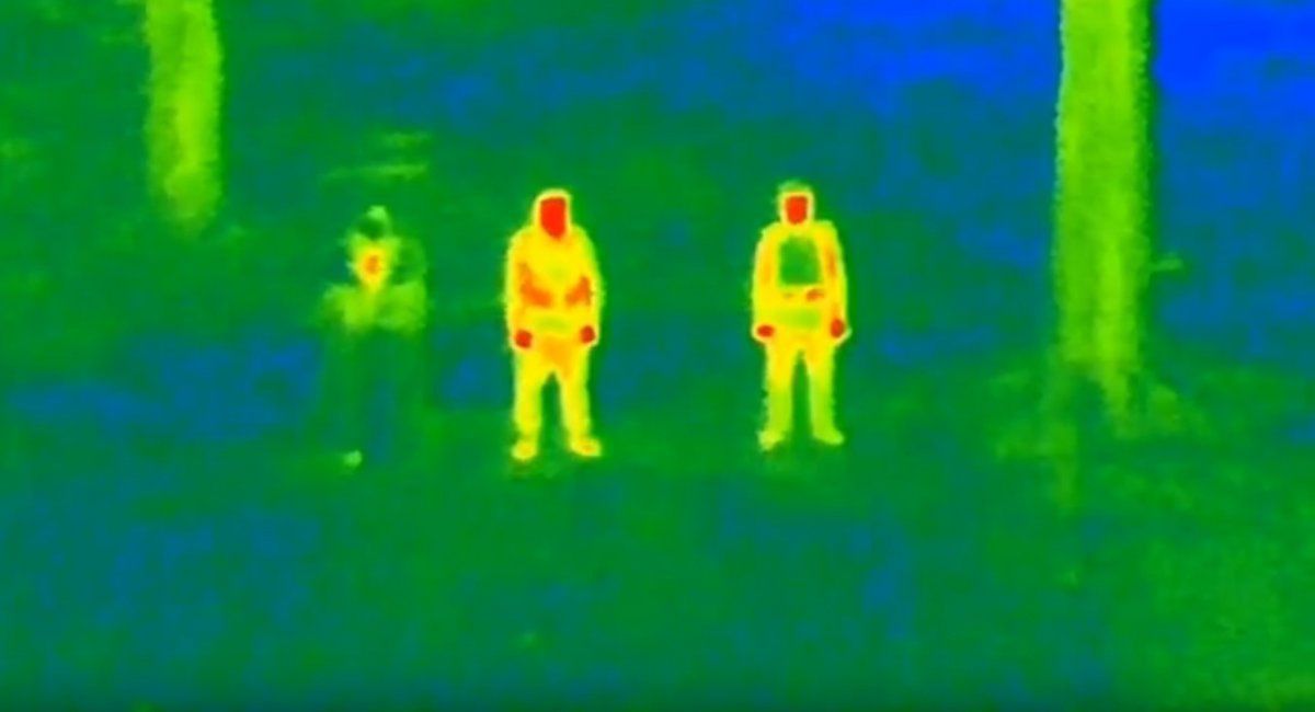 Video: Ukraine hé lộ áo choàng giúp binh sĩ “tàng hình” trước vũ khí ảnh nhiệt và UAV - 1