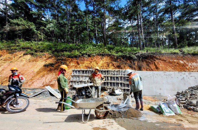 Hình ảnh đèo Prenn uốn lượn qua núi, sắp đưa 3 km vào lưu thông - 17