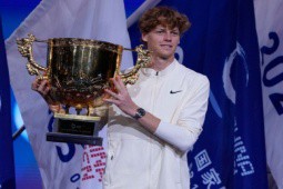 Sinner vô địch China Open, ”chung mâm” với Djokovic - Alcaraz - Medvedev
