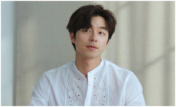 Gong Yoo là nam thần màn ảnh Hàn Quốc, sở hữu ngoại hình &#34;cực phẩm&#34; với chiều cao 1m84 và cơ bắp vạm vỡ.
