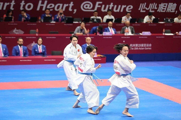 Vỡ òa 3 nữ võ sỹ giật &#34;vàng&#34; Karate, đoàn Việt Nam có HCV thứ 3 ở ASIAD - 4