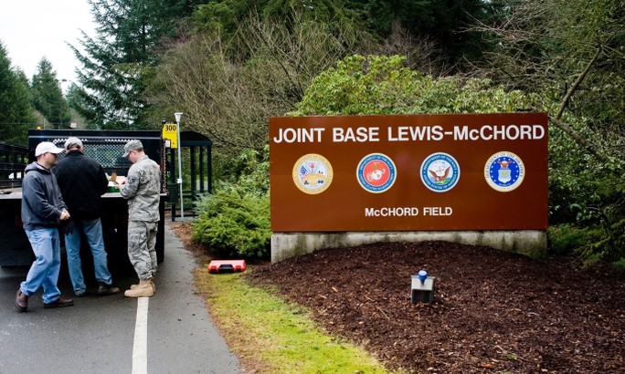 Quang cảnh bên ngoài Căn cứ Liên hợp Lewis-McChord ở bang Washington – Mỹ. Ảnh: Không quân Mỹ