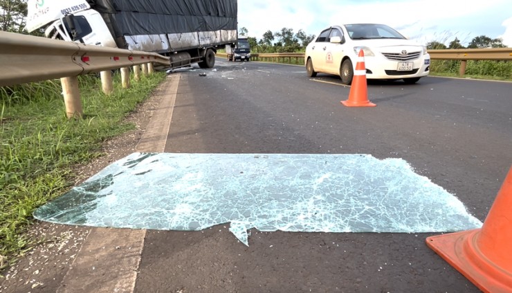 Hiện trường vụ tai nạn làm 13 người thương vong ở Đắk Lắk - 6