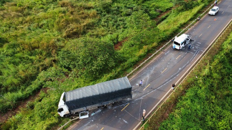 Hiện trường vụ tai nạn làm 13 người thương vong ở Đắk Lắk - 8