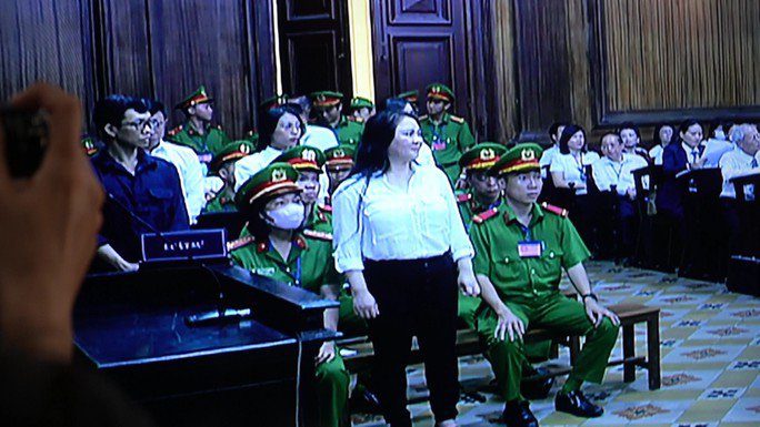 Bị cáo Nguyễn Phương Hằng tại phiên xét xử sơ thẩm ngày 21-9