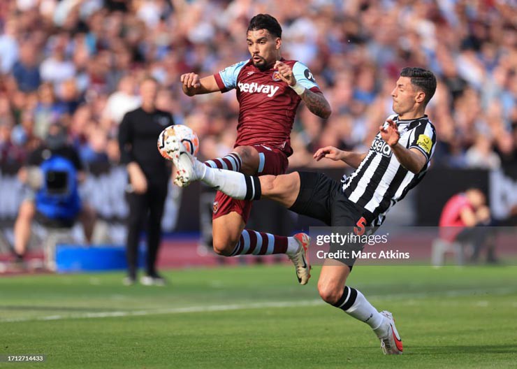 Trận đấu giữa West Ham và Newcastle diễn ra căng thẳng