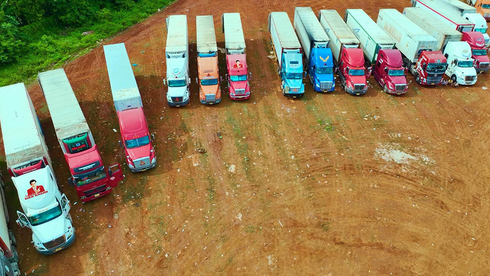 Nam ca sĩ “chơi lớn” huy động 39 xe container sầu riêng quay MV là ai? - 2