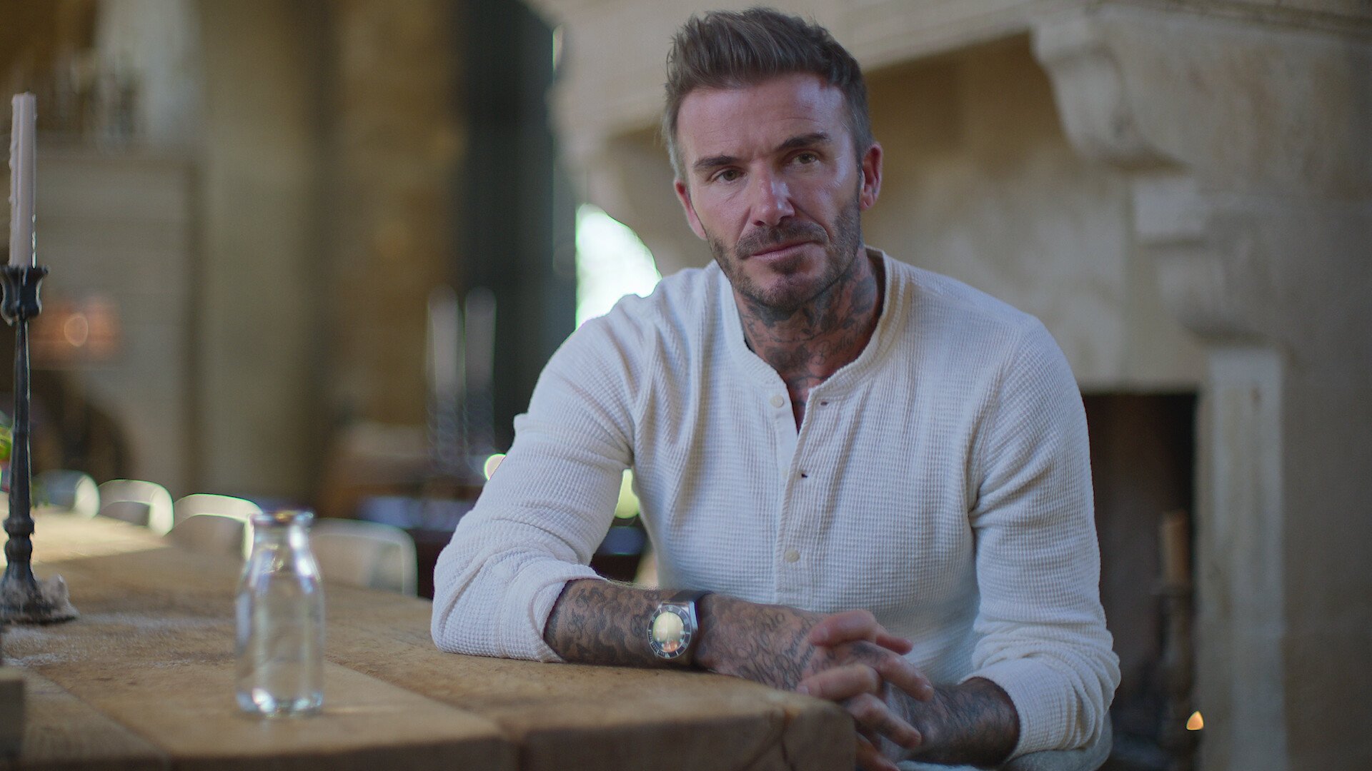 Phim HOT nhất toàn cầu: Điều gì khiến Victoria tức điên người với David Beckham? - 4