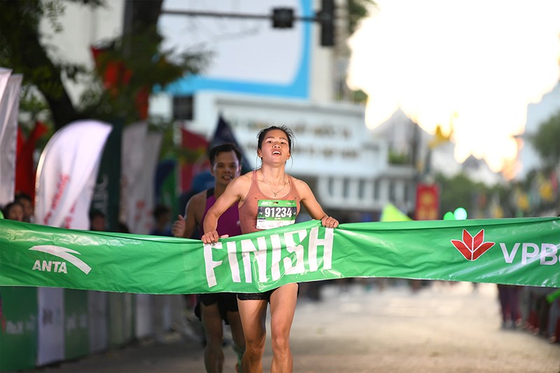 Lèo Thị Tình về Nhất cự ly 42km nữ