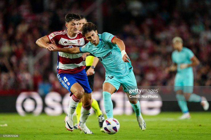 Barca vất vả cầm hòa đối thủ yếu Granada