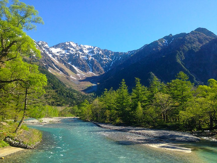 Kamikochi, Nhật Bản:&nbsp;Thung lũng nằm ở độ cao 1.500m so với mực nước biển và được bao quanh bởi những ngọn núi ấn tượng. Thung lũng xinh đẹp này chủ yếu nổi tiếng với khách du lịch Nhật Bản nhưng vẫn còn rất xa lạ đối với du khách quốc tế.
