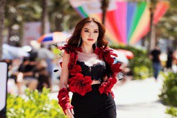 Miss Grand International diễn thời trang lúc 9h sáng