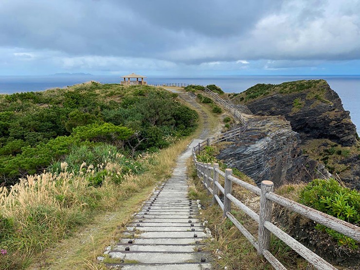 Đảo Zamami, Nhật Bản:&nbsp;Trong số các hòn đảo ở Okinawa, đảo Zamami có thể không phải là hòn đảo nổi tiếng nhất nhưng lại có khung cảnh và đại dương tuyệt đẹp. Mọi người có thể tận hưởng tất cả các loại hình thể thao và hoạt động dưới nước ở đây.&nbsp;
