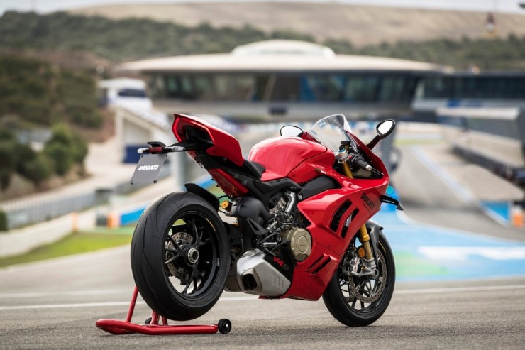 Cận cảnh “quỷ đỏ” Ducati Panigale V4 S mà Ngọc Trinh từng cầm cương - 8