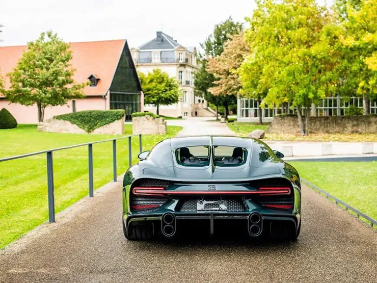 Siêu phẩm triệu đô Bugatti Chiron Super Sport xuất hiện tại Cambodia - 5