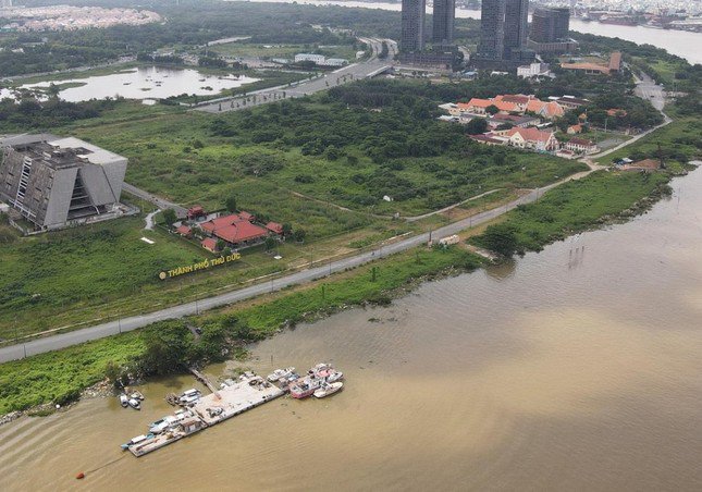 Giữa trung tâm TPHCM sẽ có cầu đi bộ hình lá dừa vượt sông Sài Gòn - 3