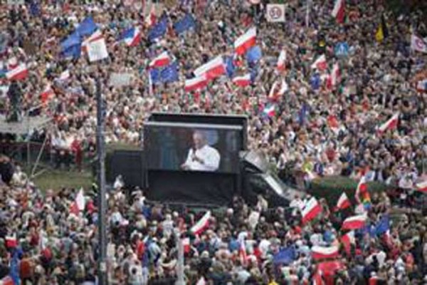 “Gánh nặng” Ukraine và cuộc biểu tình lớn nhất lịch sử Ba Lan - 2