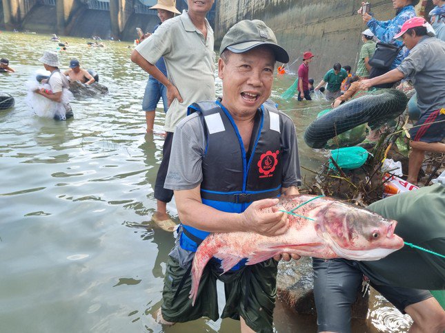 Niềm vui lớn khi bắt được cá "khủng"