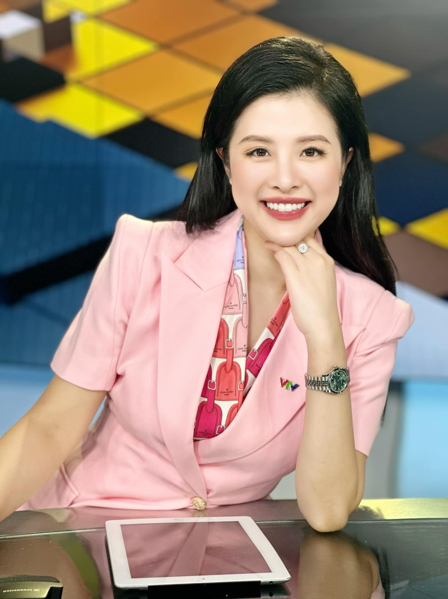 Nữ BTV bản tin Kinh tế VTV “xinh như hoa hậu” có cuộc sống sang chảnh ít ai ngờ - 8