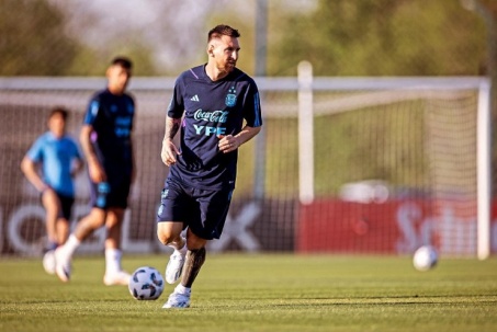 Messi lập siêu phẩm trên sân tập, quyết kiếm 6 điểm cùng Argentina tháng 10