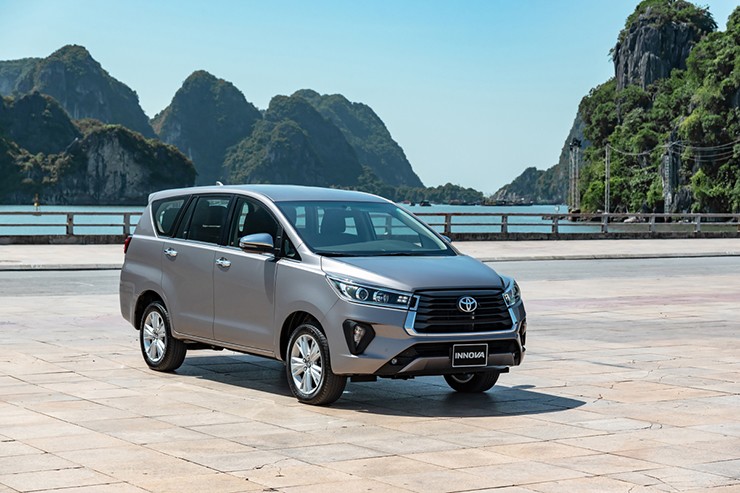 Giá xe Toyota Innova lăn bánh tháng 10/2023, giảm 50% LPTB - 1