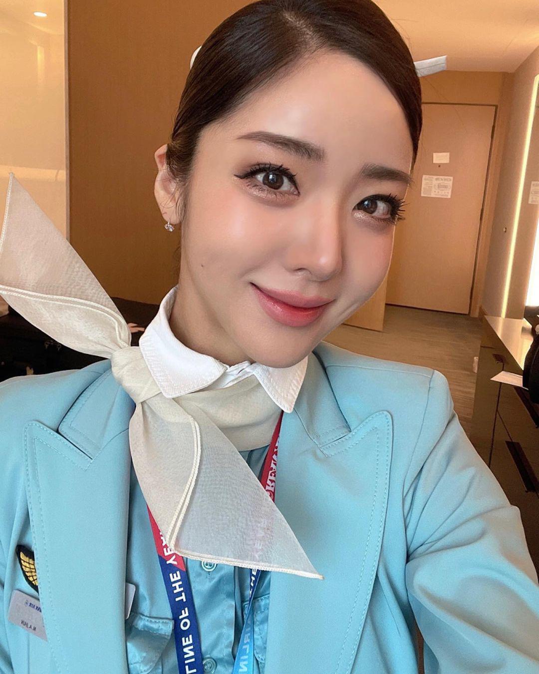 Nữ tiếp viên hàng không Hàn Quốc xinh đẹp, quyến rũ nhờ chăm 