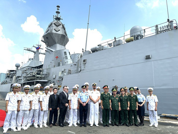 Tàu Hải quân Hoàng gia Úc HMAS TOOWOOMBA trở lại TP HCM - 6