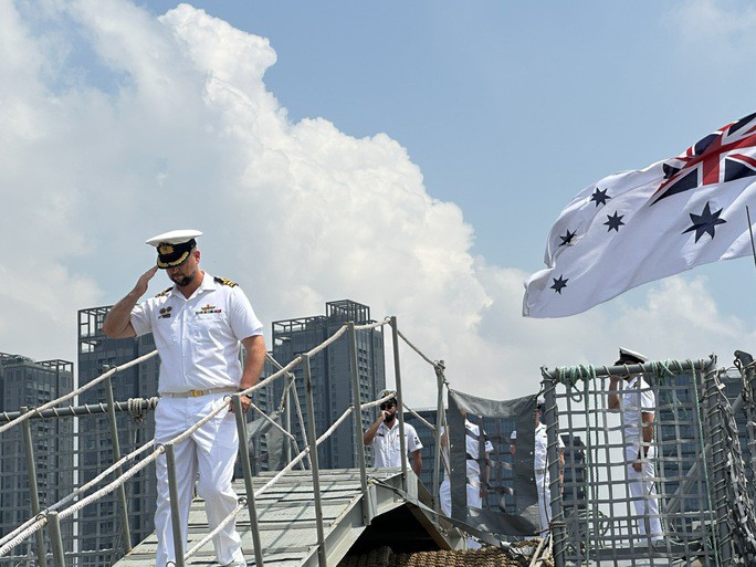 Tàu Hải quân Hoàng gia Úc HMAS TOOWOOMBA trở lại TP HCM - 12
