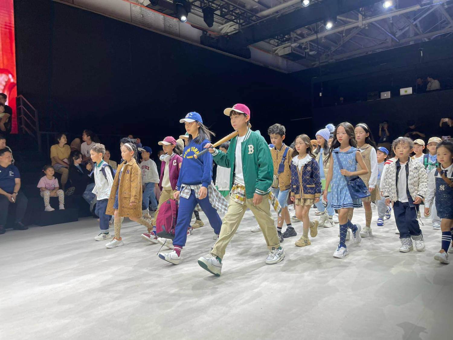 3 mẫu nhí Việt gây chú ý tại Shanghai Fashion Week KidsWear - 3