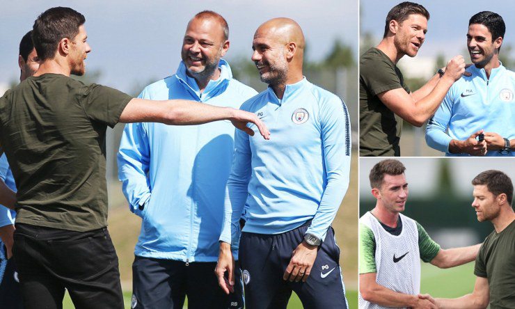 HLV Alonso từng được HLV Guardiola hỗ trợ, dìu dắt ngày mới bước vào giới cầm quân