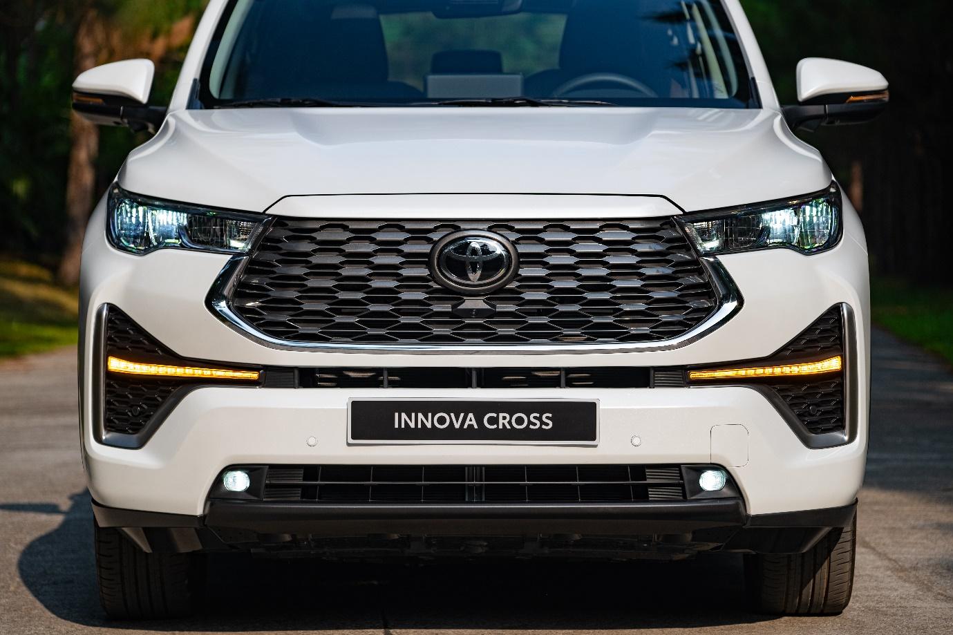 Toyota Innova Cross ra mắt: Mạnh mẽ đậm chất SUV, động cơ như Camry - 4