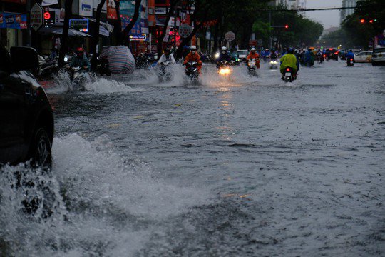 Đèo Hải Vân sạt lở do mưa lớn,người dân Đà Nẵng lo lụt lịch sử lặp lại - 3