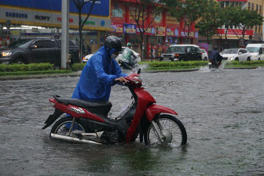 Đèo Hải Vân sạt lở do mưa lớn,người dân Đà Nẵng lo lụt lịch sử lặp lại - 7