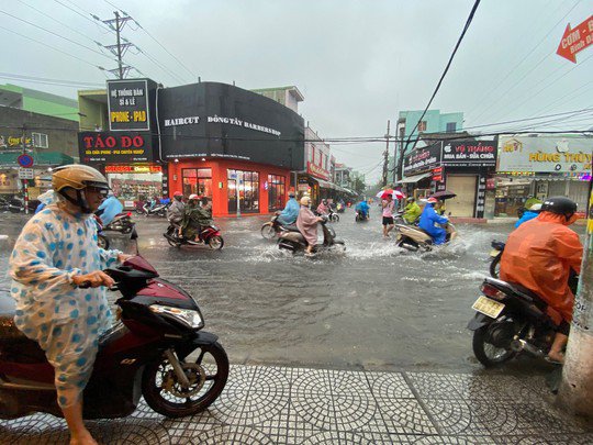 Đèo Hải Vân sạt lở do mưa lớn,người dân Đà Nẵng lo lụt lịch sử lặp lại - 6
